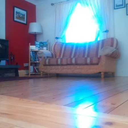 לינה וארוחת בוקר House Anascaul
